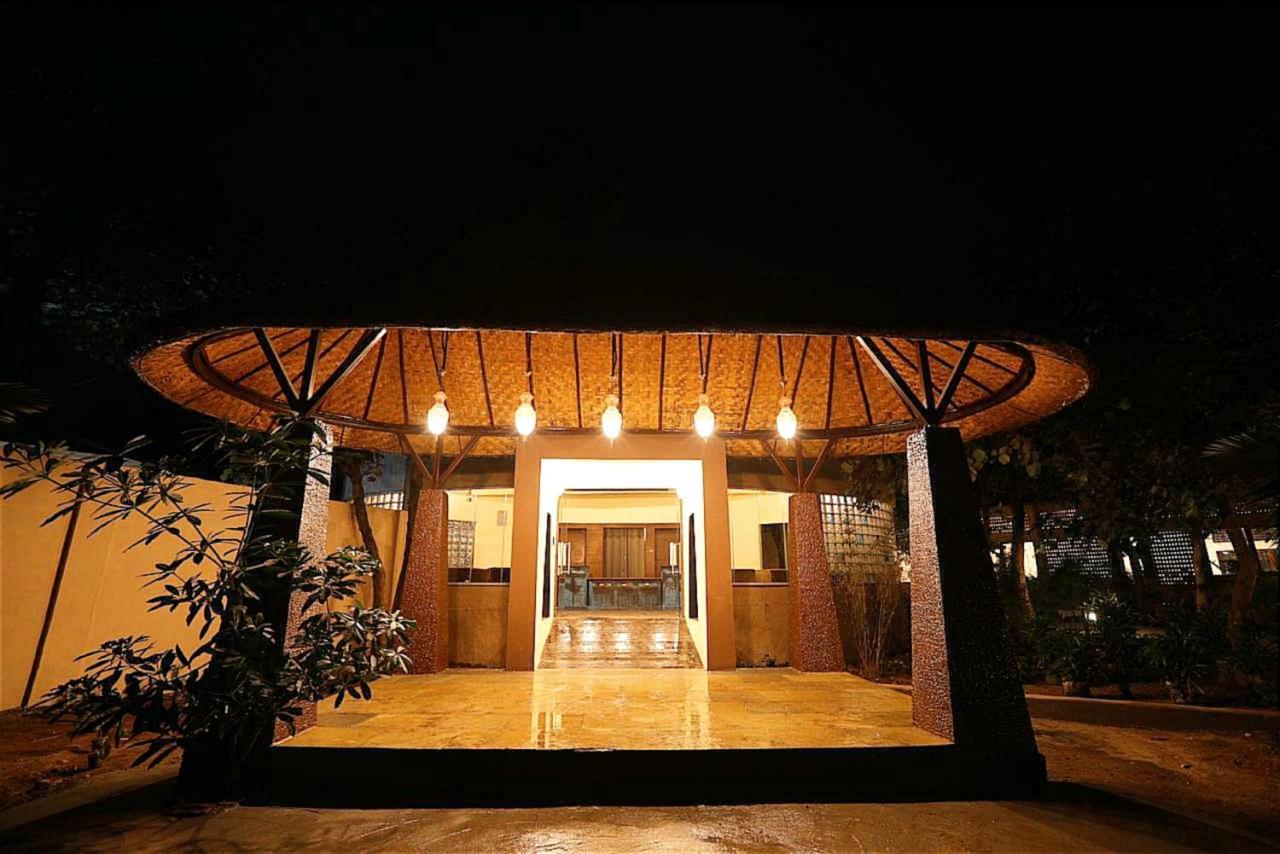 Sterling Padam Pench Hotel Khawasa Bagian luar foto