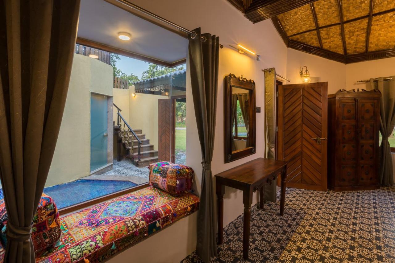 Sterling Padam Pench Hotel Khawasa Bagian luar foto