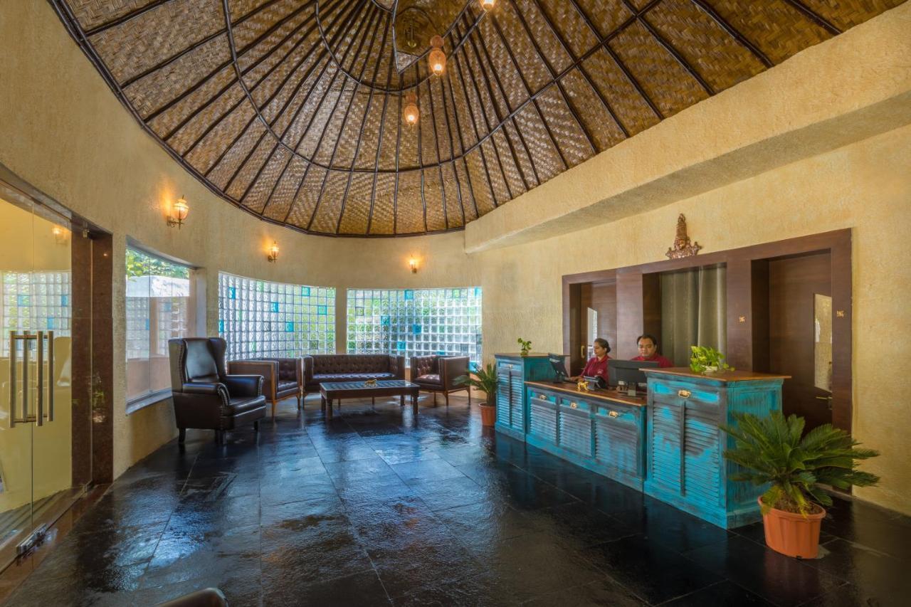 Sterling Padam Pench Hotel Khawasa Bagian luar foto