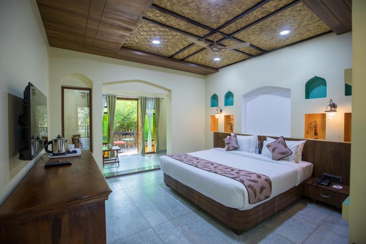 Sterling Padam Pench Hotel Khawasa Bagian luar foto