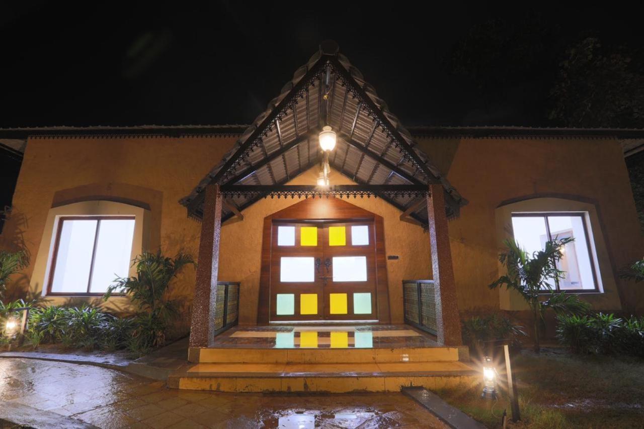Sterling Padam Pench Hotel Khawasa Bagian luar foto