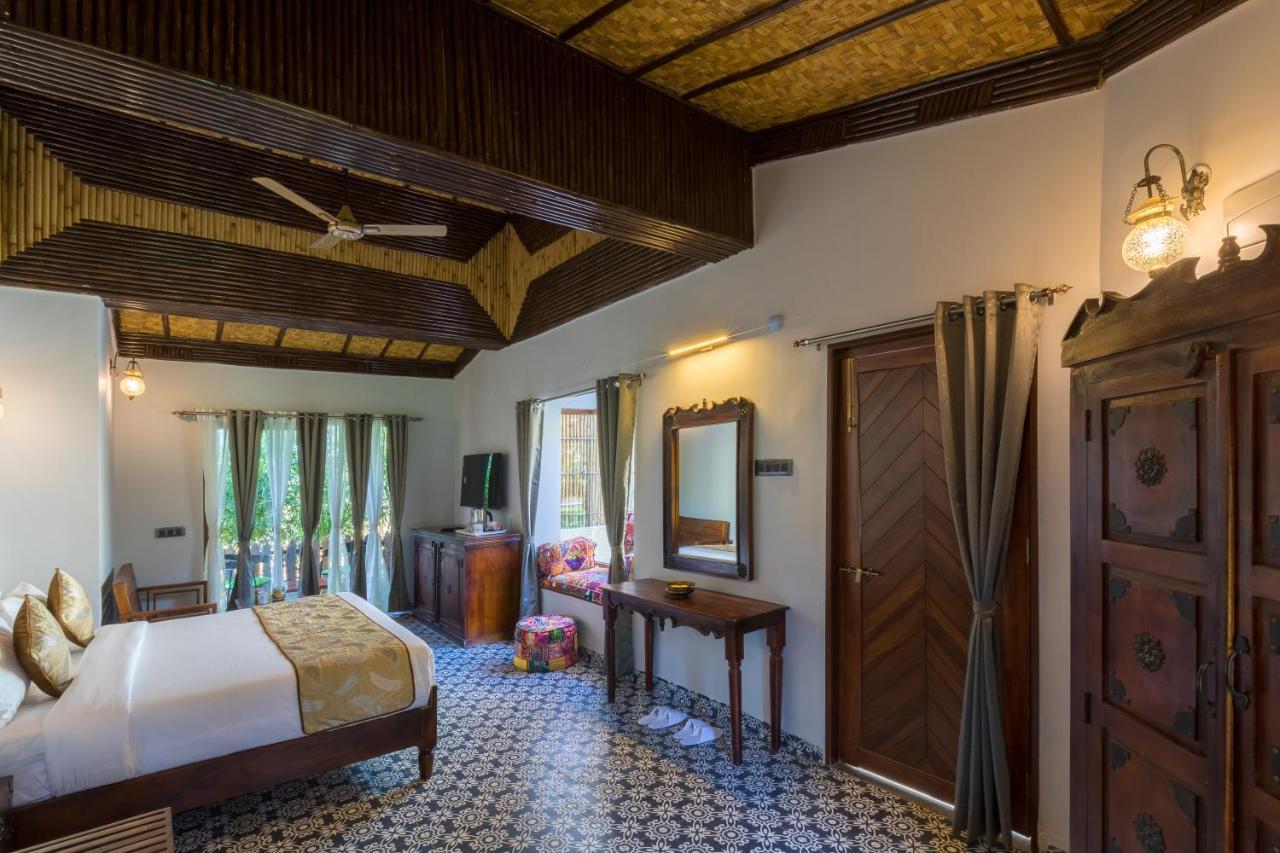 Sterling Padam Pench Hotel Khawasa Bagian luar foto