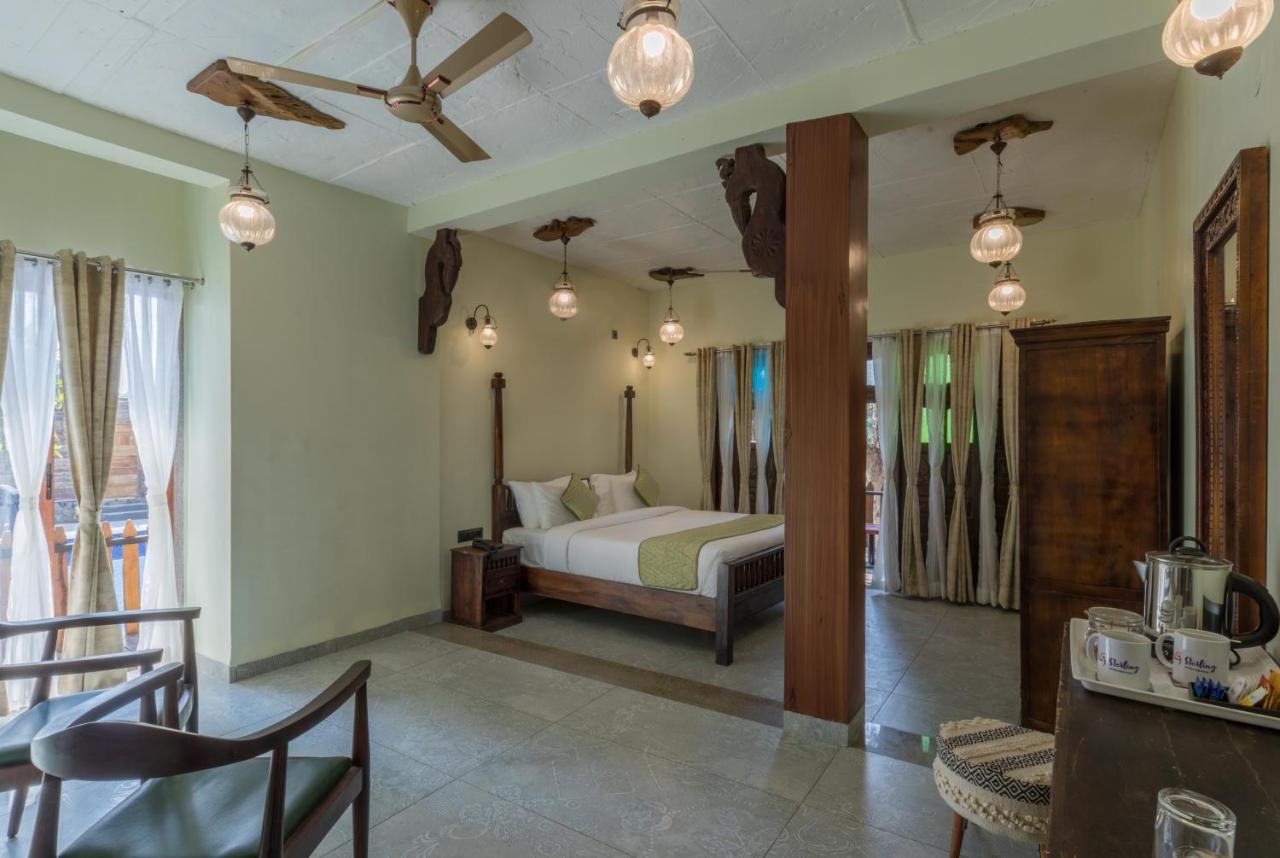 Sterling Padam Pench Hotel Khawasa Bagian luar foto