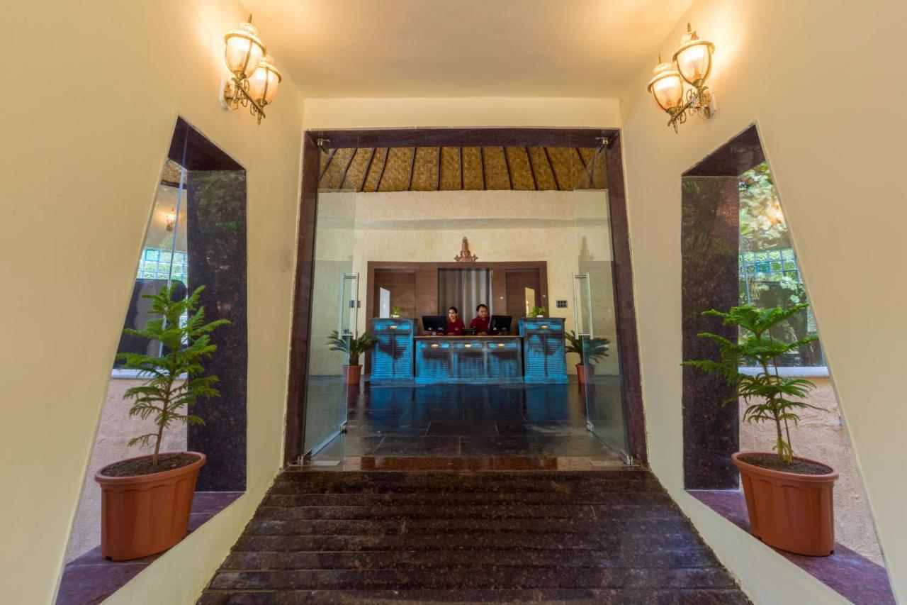 Sterling Padam Pench Hotel Khawasa Bagian luar foto