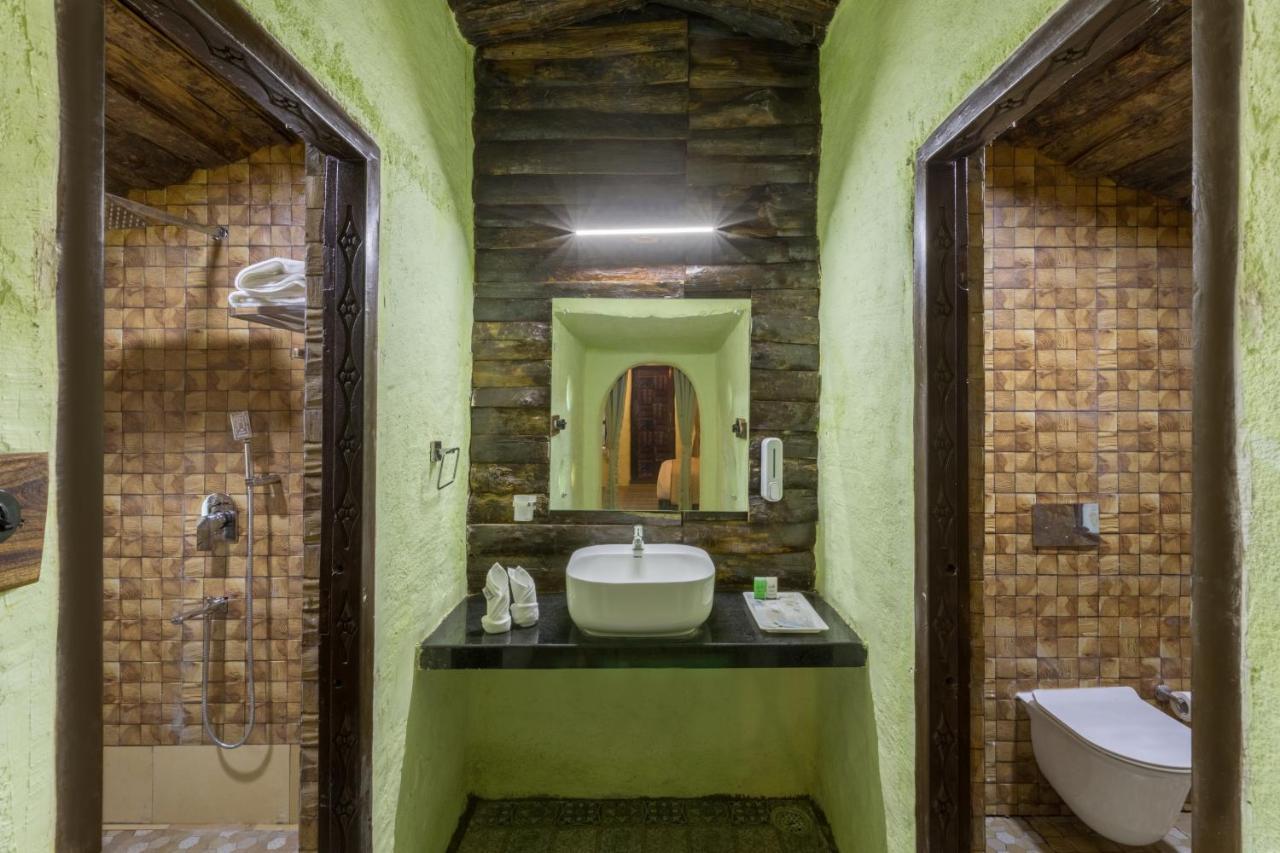 Sterling Padam Pench Hotel Khawasa Bagian luar foto