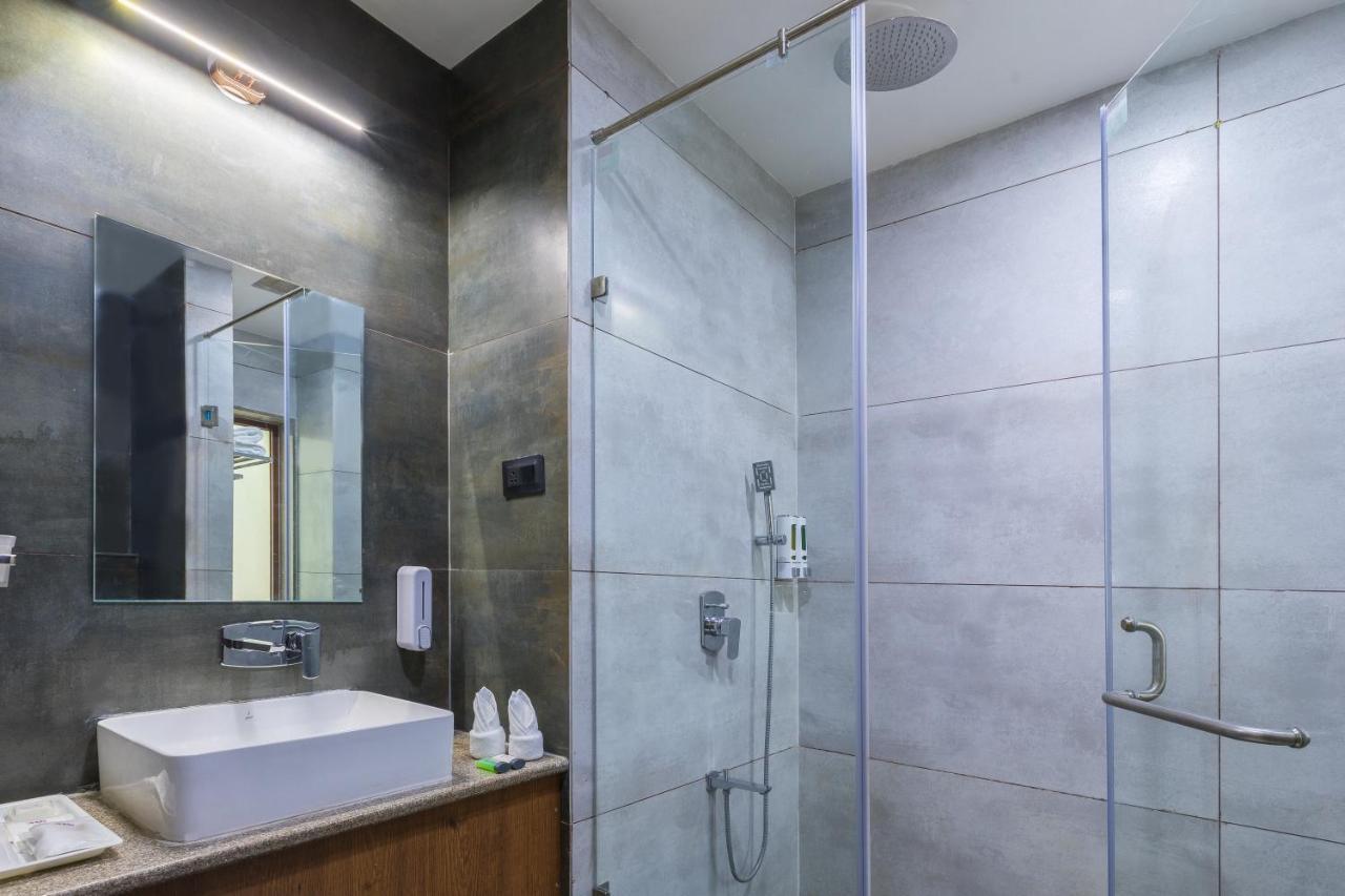 Sterling Padam Pench Hotel Khawasa Bagian luar foto