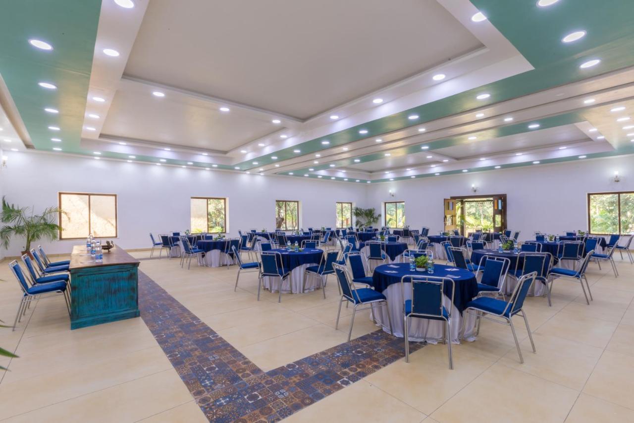Sterling Padam Pench Hotel Khawasa Bagian luar foto