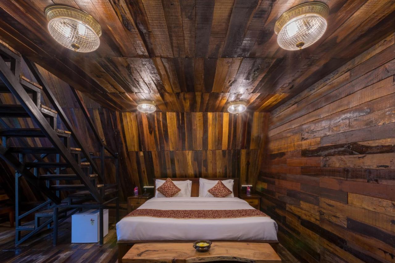 Sterling Padam Pench Hotel Khawasa Bagian luar foto